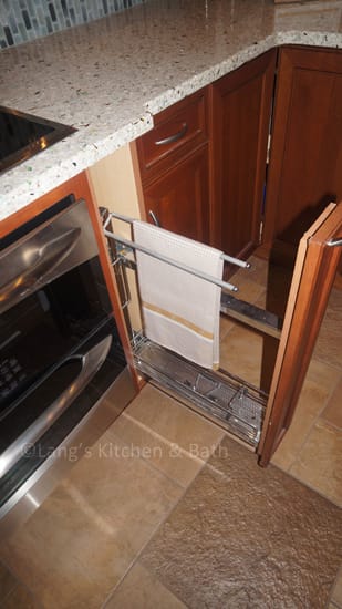 6 Kitchen Design Accessories to Get Organized for the Holidays TowelandcleaningpulloutKessenbohmer web
