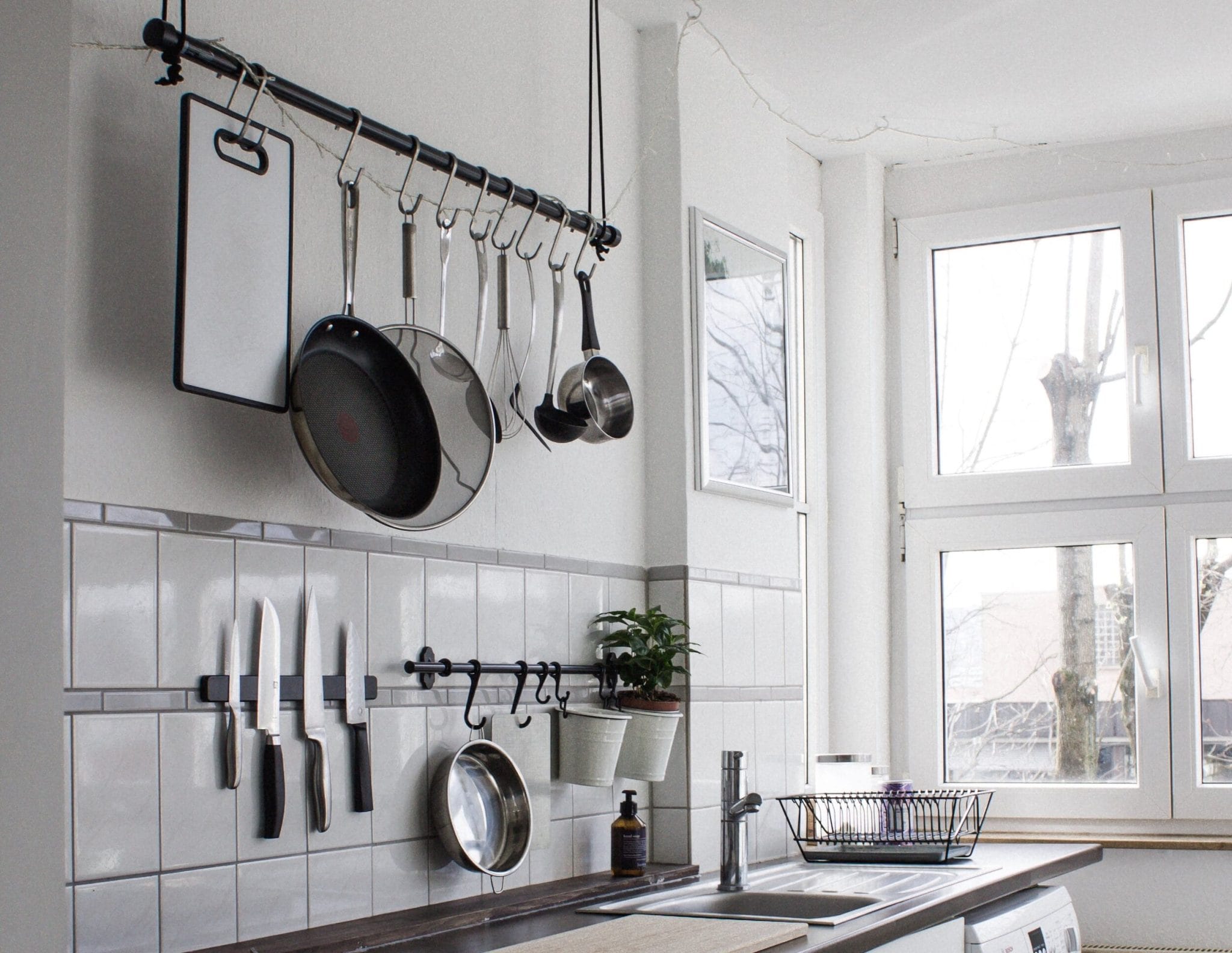 Introduce New Order in Your Kitchen with These Easy Tips dinh ng 2Cc0KnE3lCs unsplash