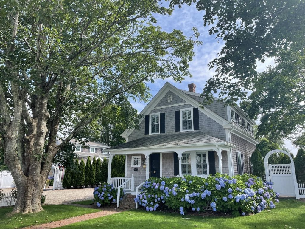 10 Outdoor Staging Tips for Selling Your Home This Summer