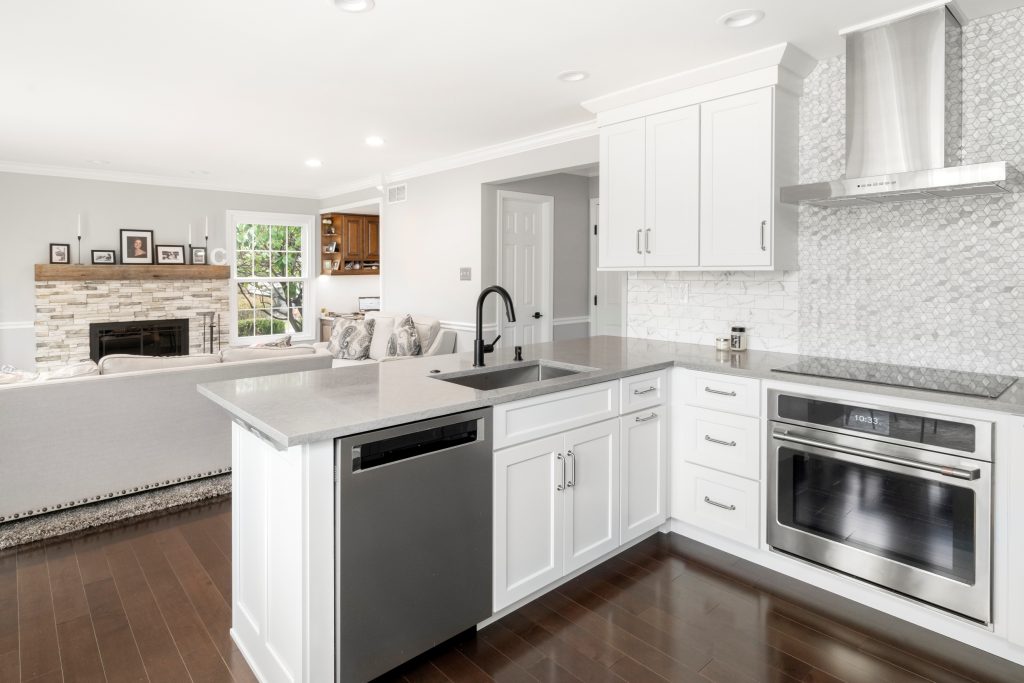 Make your Range Hood the Center of Attention